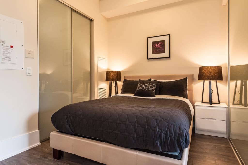 Loft - Entertainment & Financial District Apartment Торонто Стая снимка